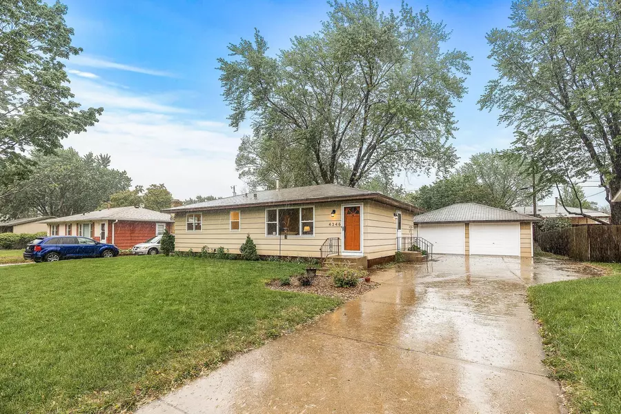 4346 Diamond DR, Eagan, MN 55122