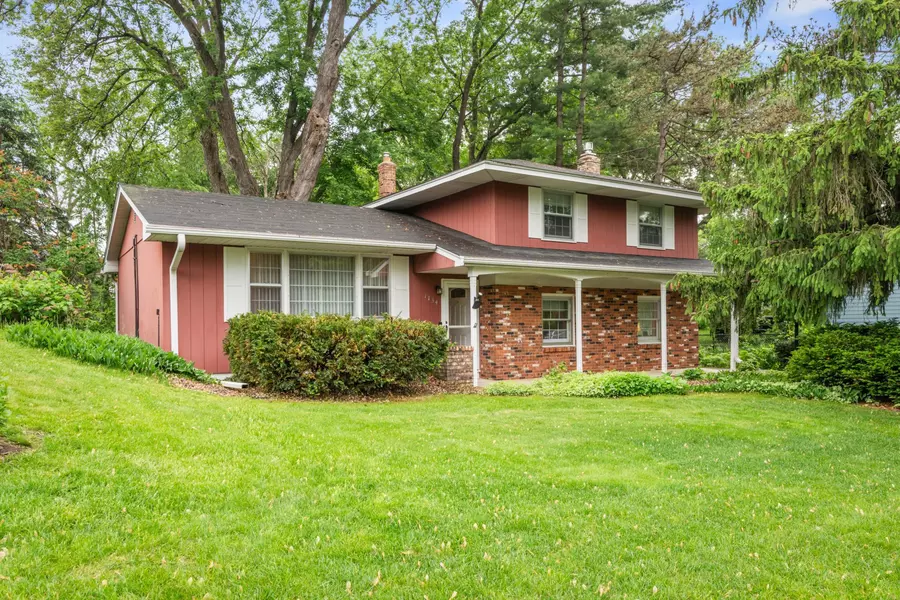1134 Lealand RD E, Maplewood, MN 55109