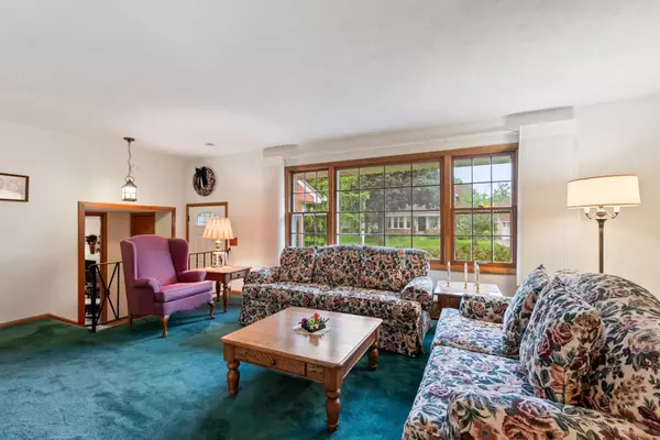 Maplewood, MN 55109,1134 Lealand RD E