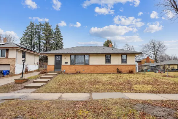 Saint Paul, MN 55119,66 Kipling ST