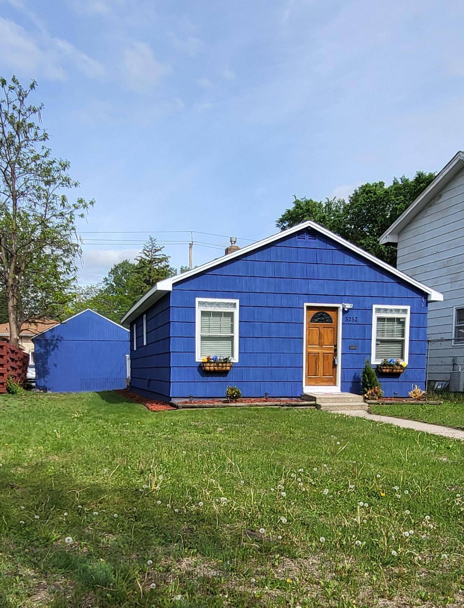 Minneapolis, MN 55430,5252 Queen AVE N