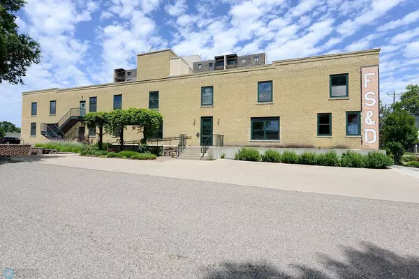 Fargo, ND 58102,210 11th ST N #103