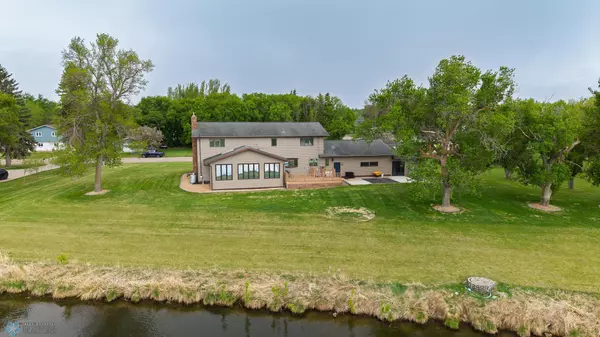 Valley City, ND 58072,927 10th ST NE