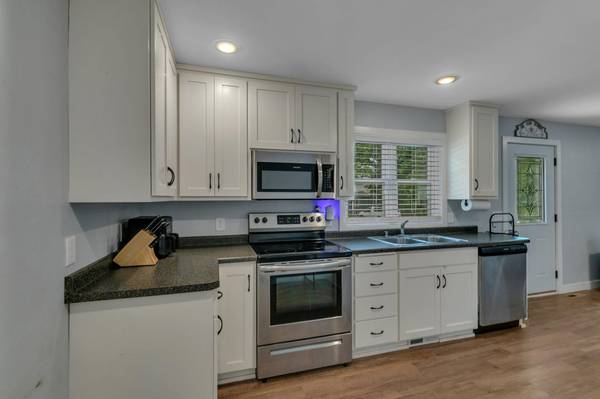 1021 10 1/2 AVE S, Saint Cloud, MN 56301