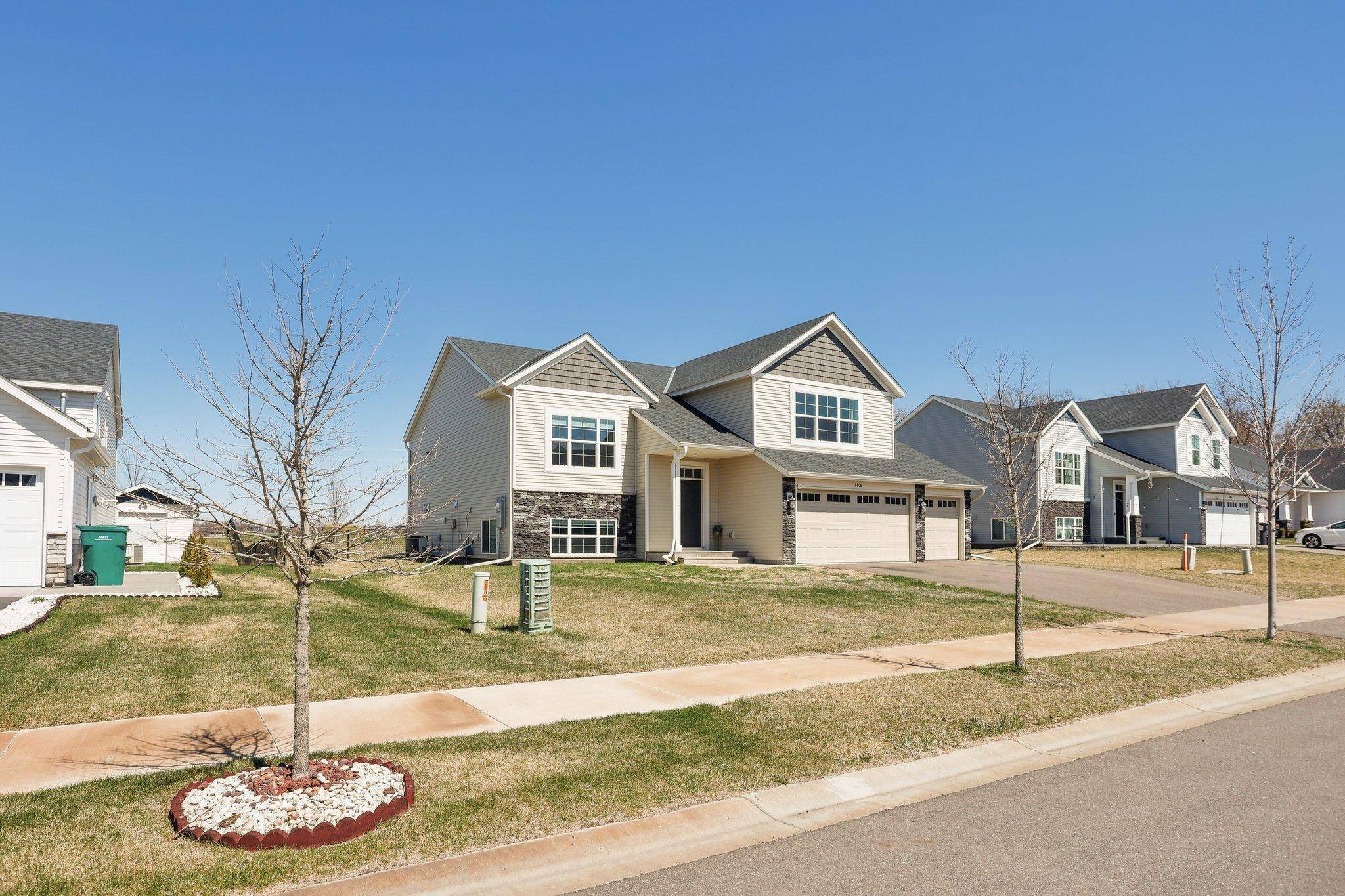 8808 Farmstead AVE, Monticello, MN 55362