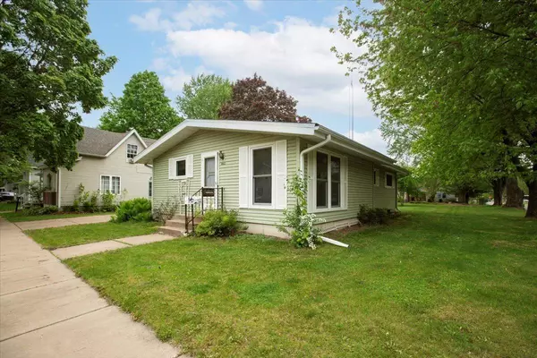 Menomonie, WI 54751,1402 Knapp ST