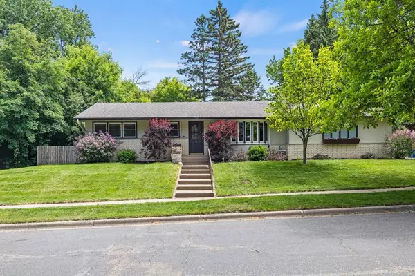 20 Logan AVE E, West Saint Paul, MN 55118