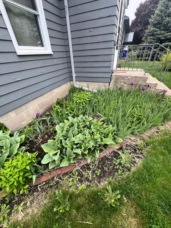 Clarkfield, MN 56223,905 12th AVE