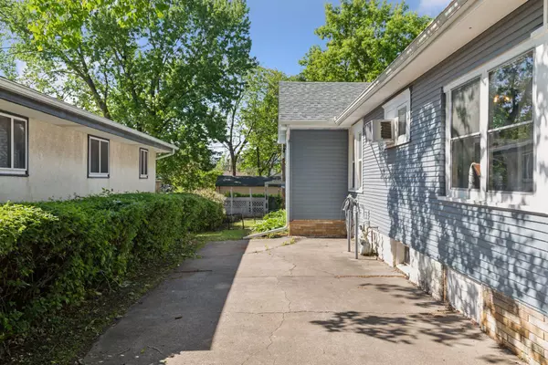 Saint Paul, MN 55106,1560 Reaney AVE