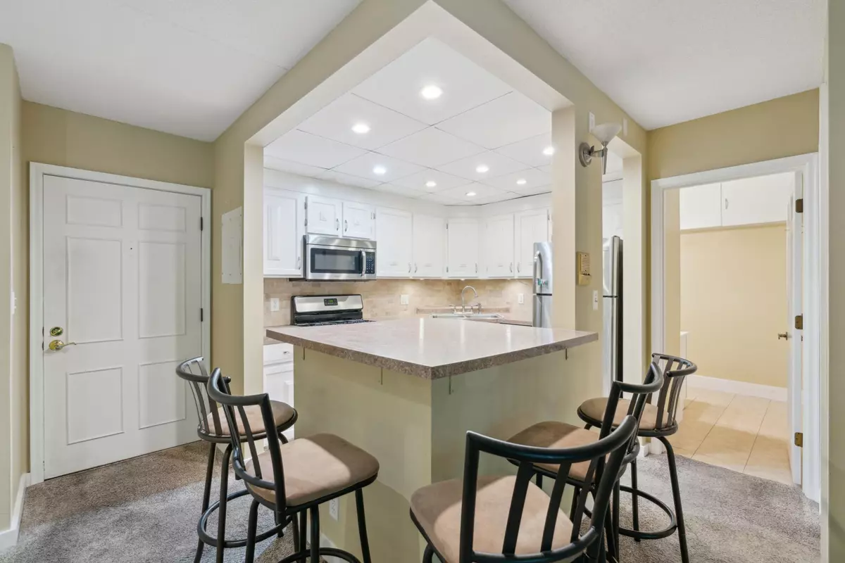 Edina, MN 55436,6710 Vernon AVE S #203