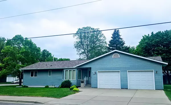 19 3rd AVE SW,  Melrose,  MN 56352