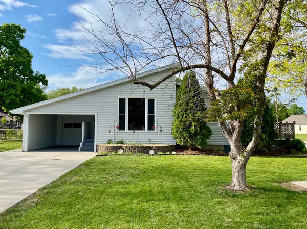 Wabasha, MN 55981,729 10th ST E