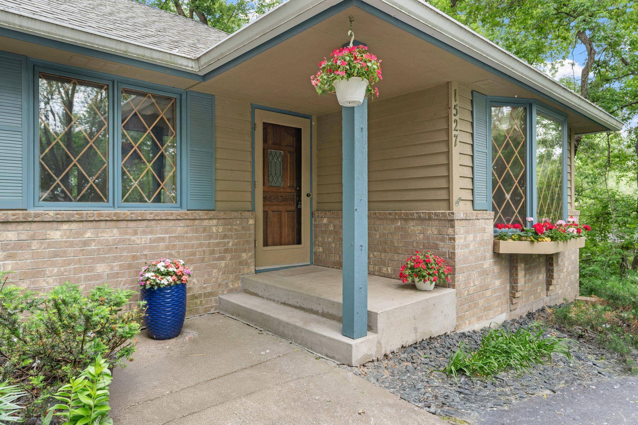 Minnetonka, MN 55391,1527 Clarendon DR