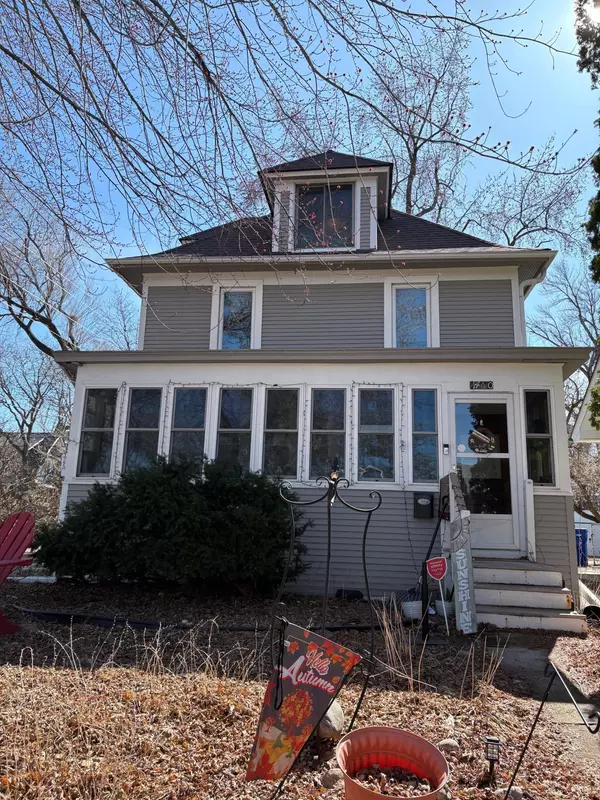 1460 Hague AVE,  Saint Paul,  MN 55104