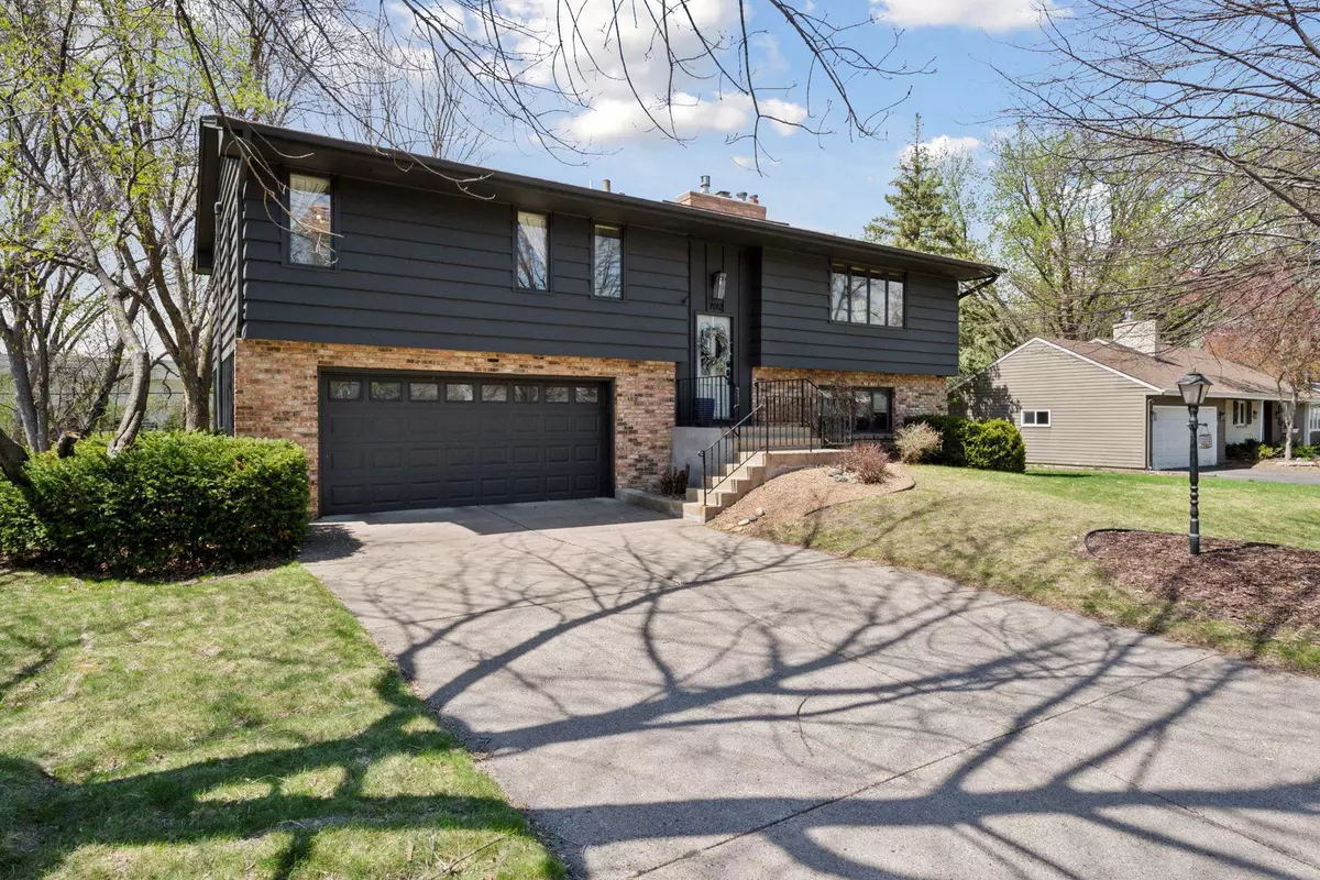 Edina, MN 55439,7012 Sally LN