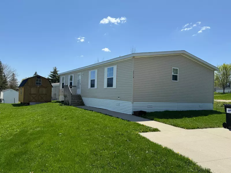 2214 Lark LN NW, Stewartville, MN 55976