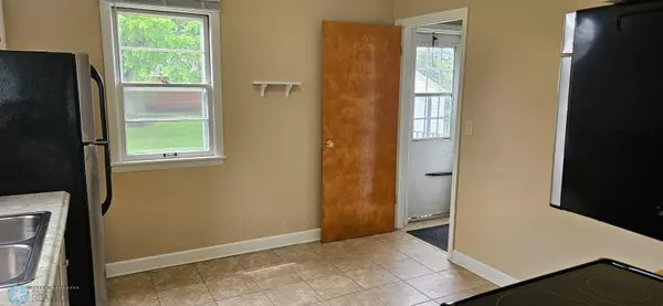 Moorhead, MN 56560,911 16th ST N