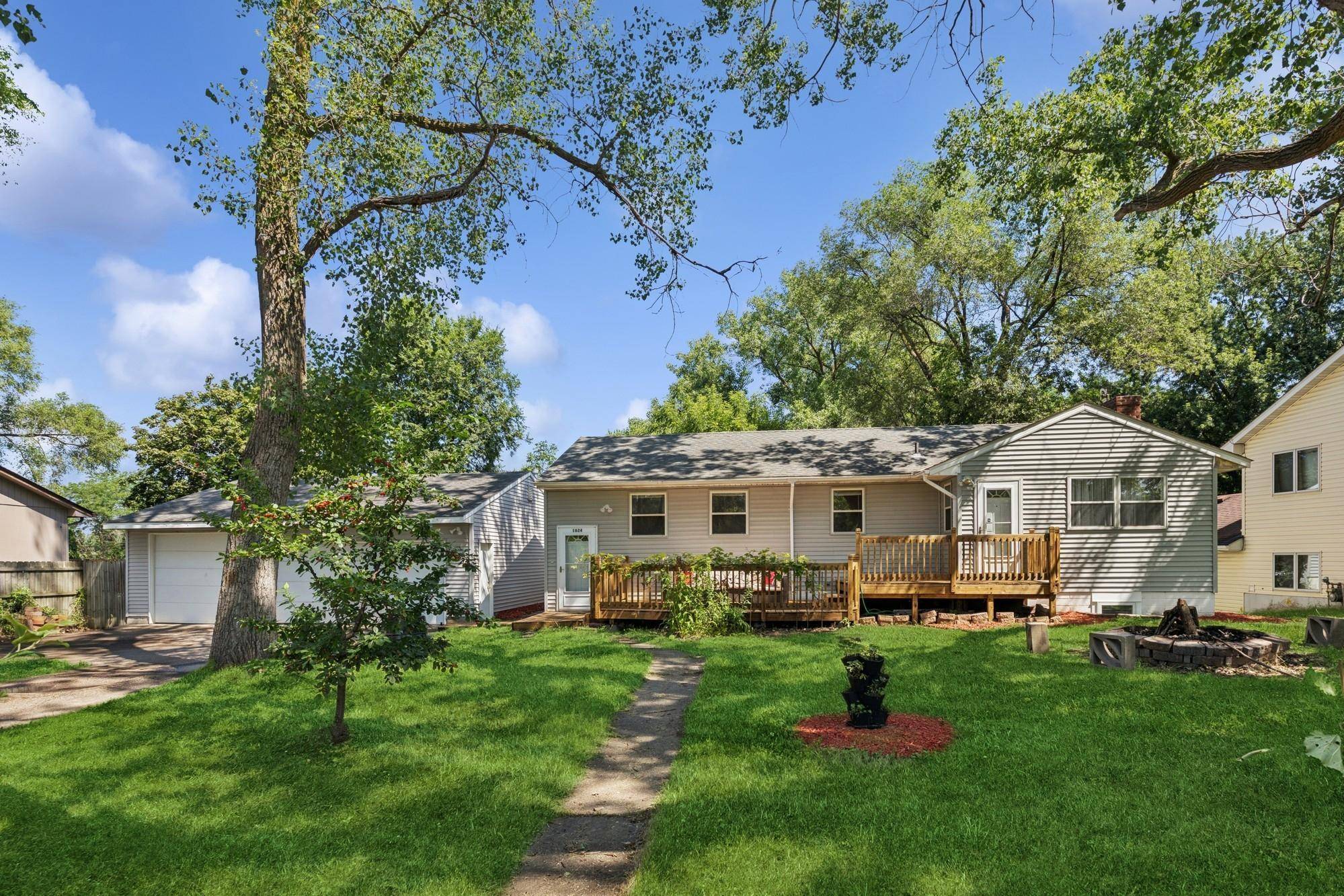 Saint Paul, MN 55106,1624 Old Hudson RD
