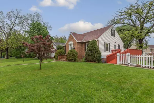 Owatonna, MN 55060,1207 S Cedar AVE