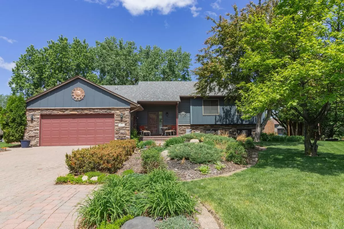 Maplewood, MN 55109,977 Brooks CT E