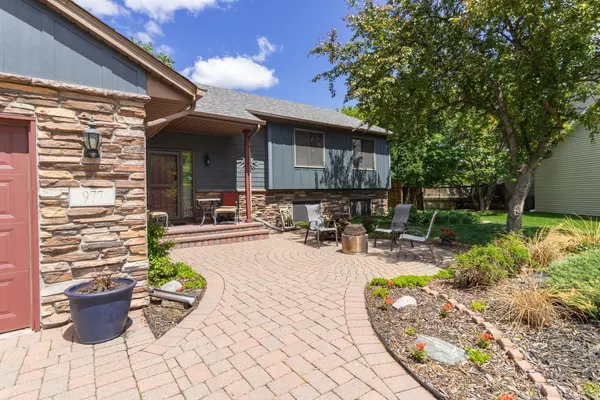 Maplewood, MN 55109,977 Brooks CT E