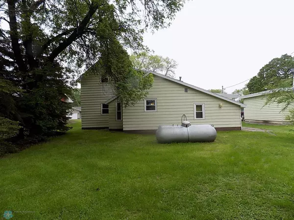 Hankinson, ND 58041,414 4th AVE SW
