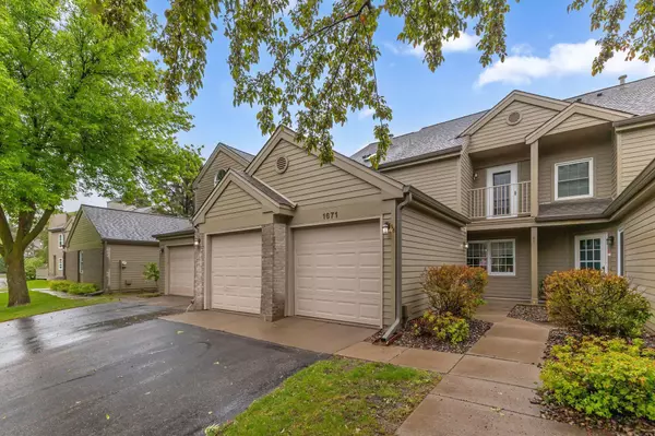 1671 Rose Hill CIR, Lauderdale, MN 55108