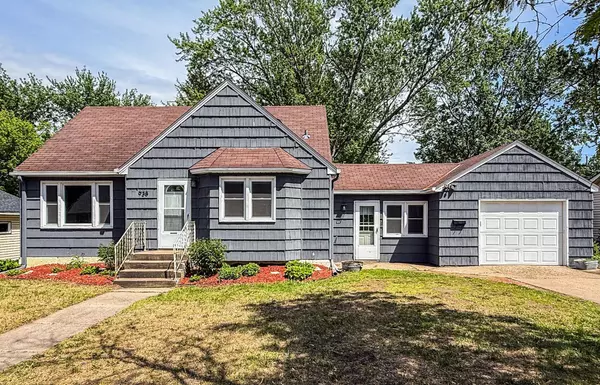 938 Selby AVE,  Saint Paul Park,  MN 55071