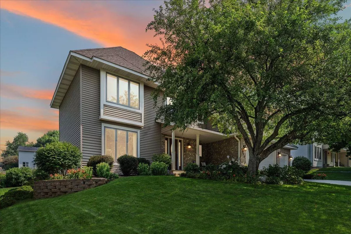 Woodbury, MN 55125,3438 Churchill DR