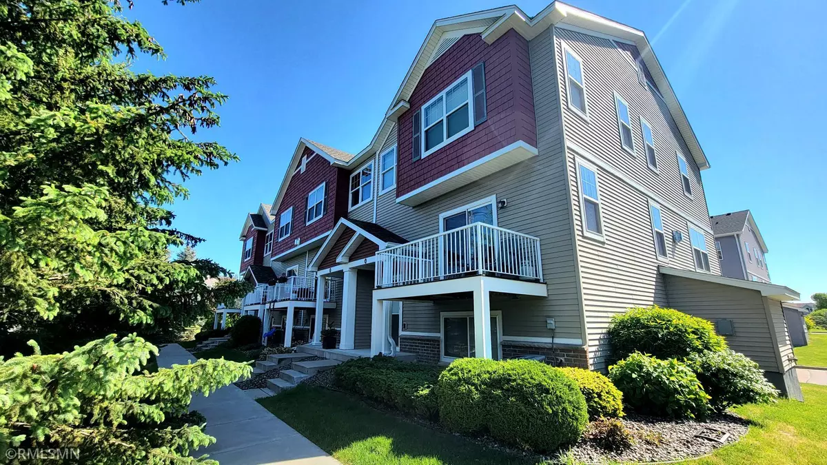 Chanhassen, MN 55317,9695 Independence CIR #4