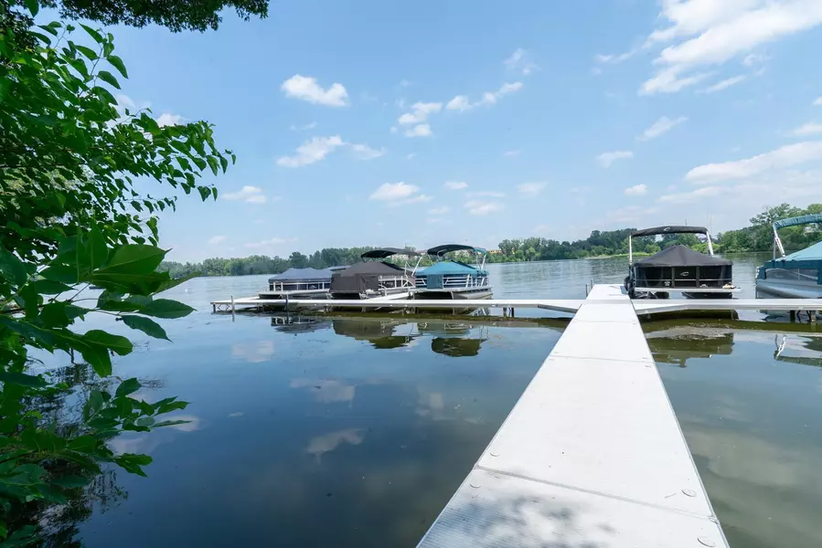 1136 Chelsea CT, New Brighton, MN 55112