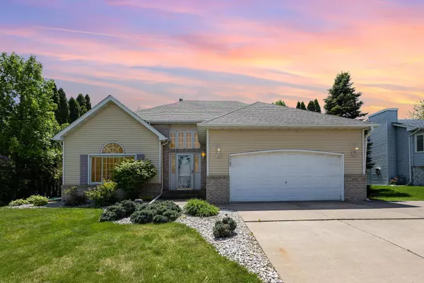 Oakdale, MN 55128,5462 Golfview CIR N