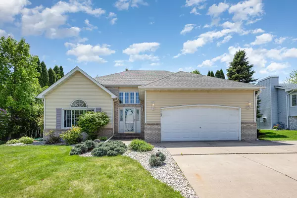 Oakdale, MN 55128,5462 Golfview CIR N