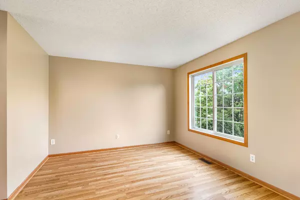 Hugo, MN 55038,4952 Emmit DR N #6