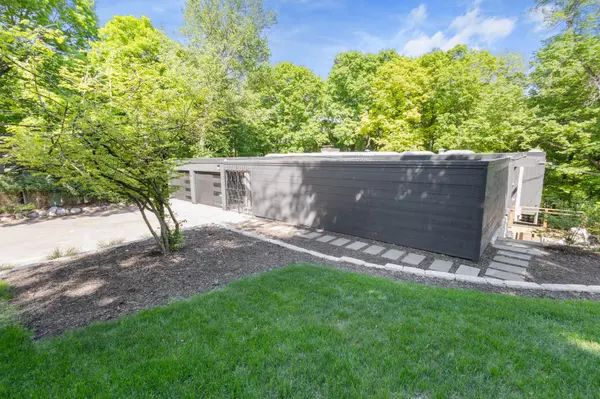Minnetonka, MN 55345,18101 Woolman DR