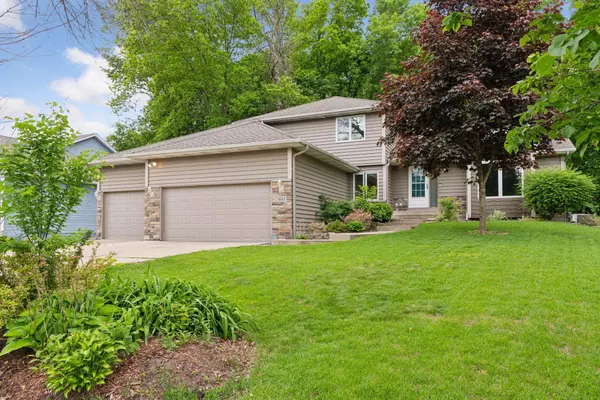 5645 Lone Oak DR, Savage, MN 55378