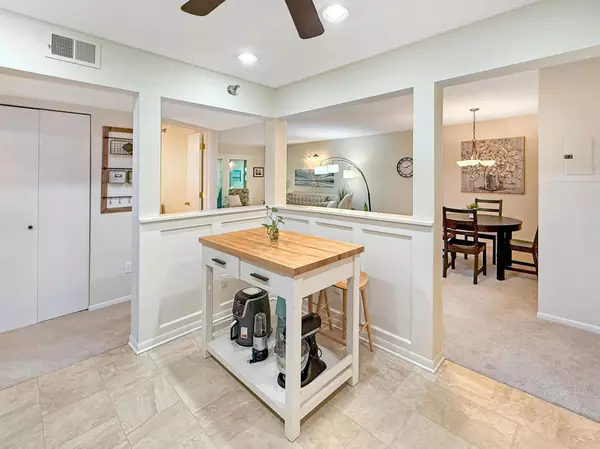 Minnetonka, MN 55343,6085 Rowland RD #207