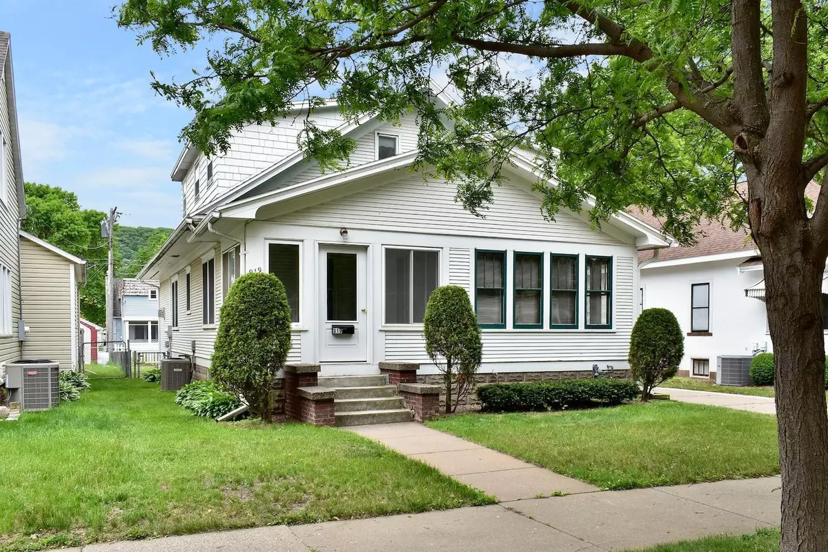 Winona, MN 55987,919 W Howard ST