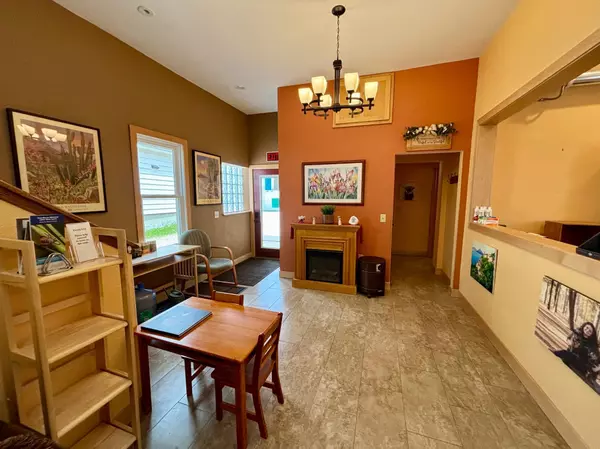 Winona, MN 55987,1005 W 5th ST