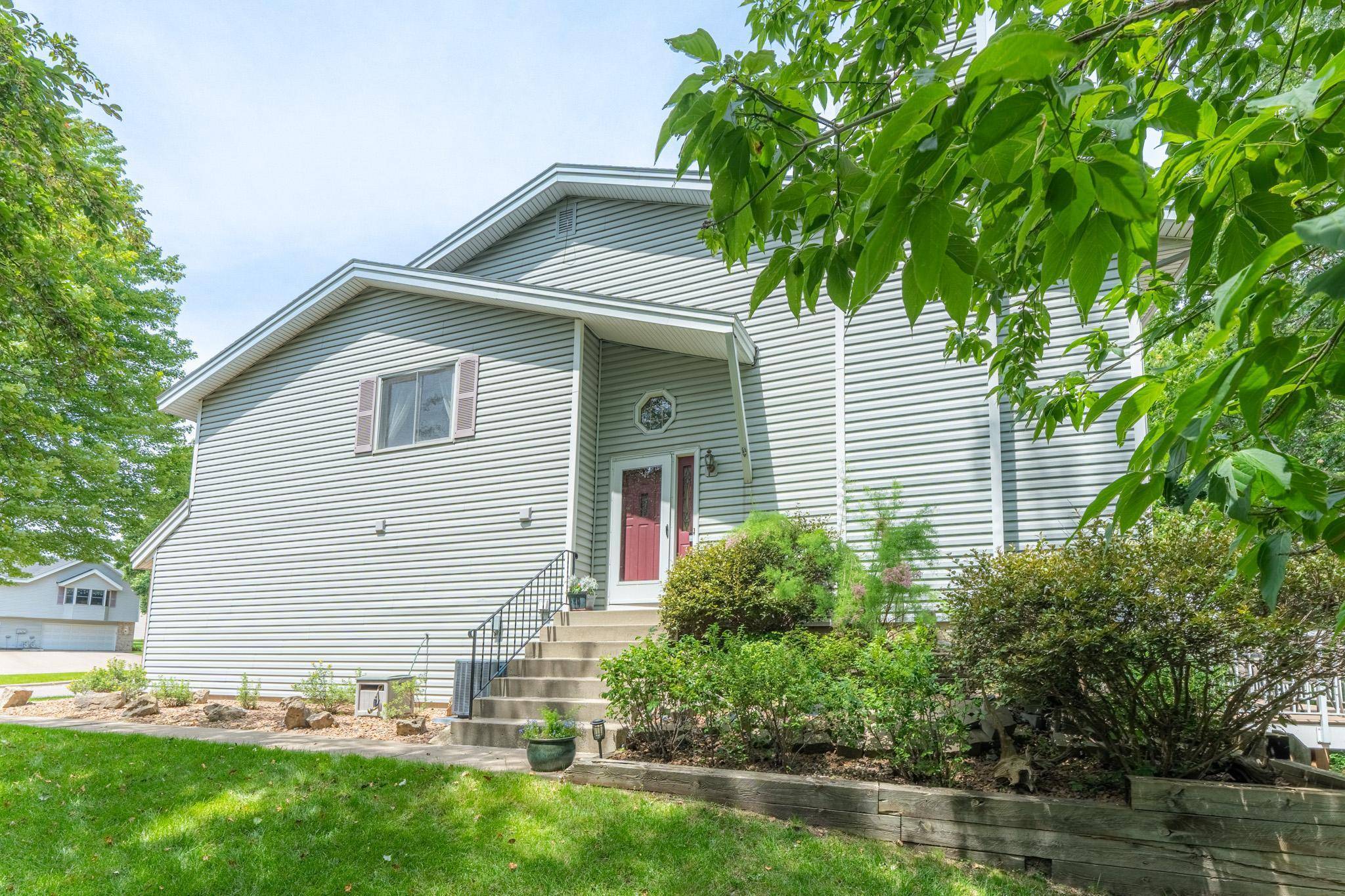 417 Wood WAY, Burnsville, MN 55337