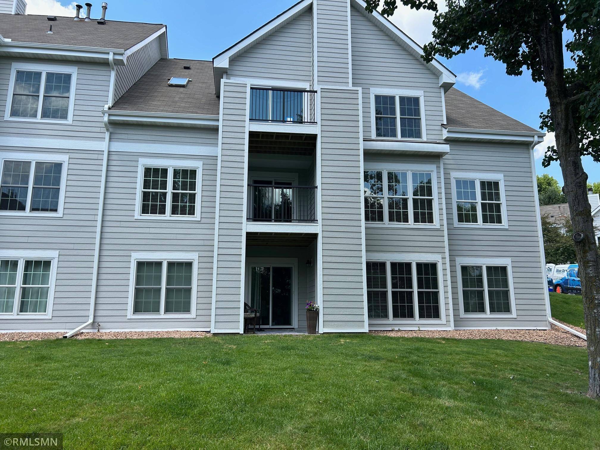 5998 Chasewood Pkwy #102, Minnetonka, MN 55343