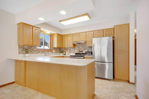 Oakdale, MN 55128,7469 Upper 26th ST N