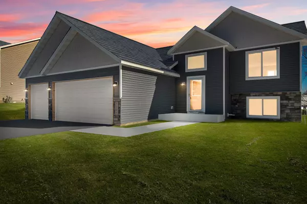 2135 Violet LN, Faribault, MN 55021
