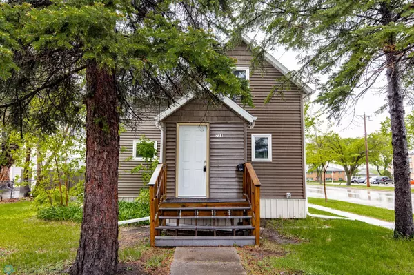 Fargo, ND 58102,734 College ST N