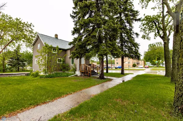 Fargo, ND 58102,734 College ST N