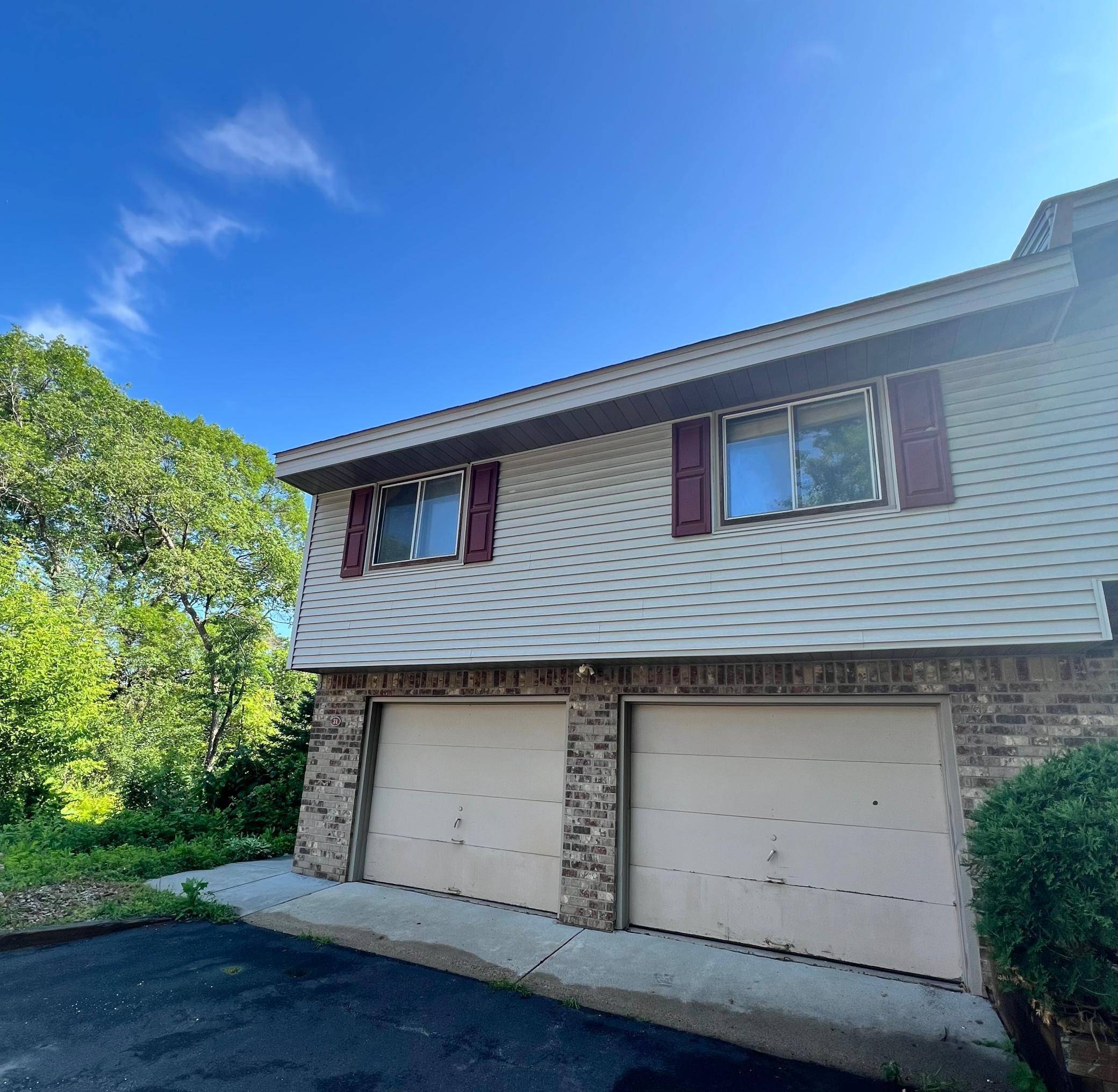 31 Garden DR, Burnsville, MN 55337