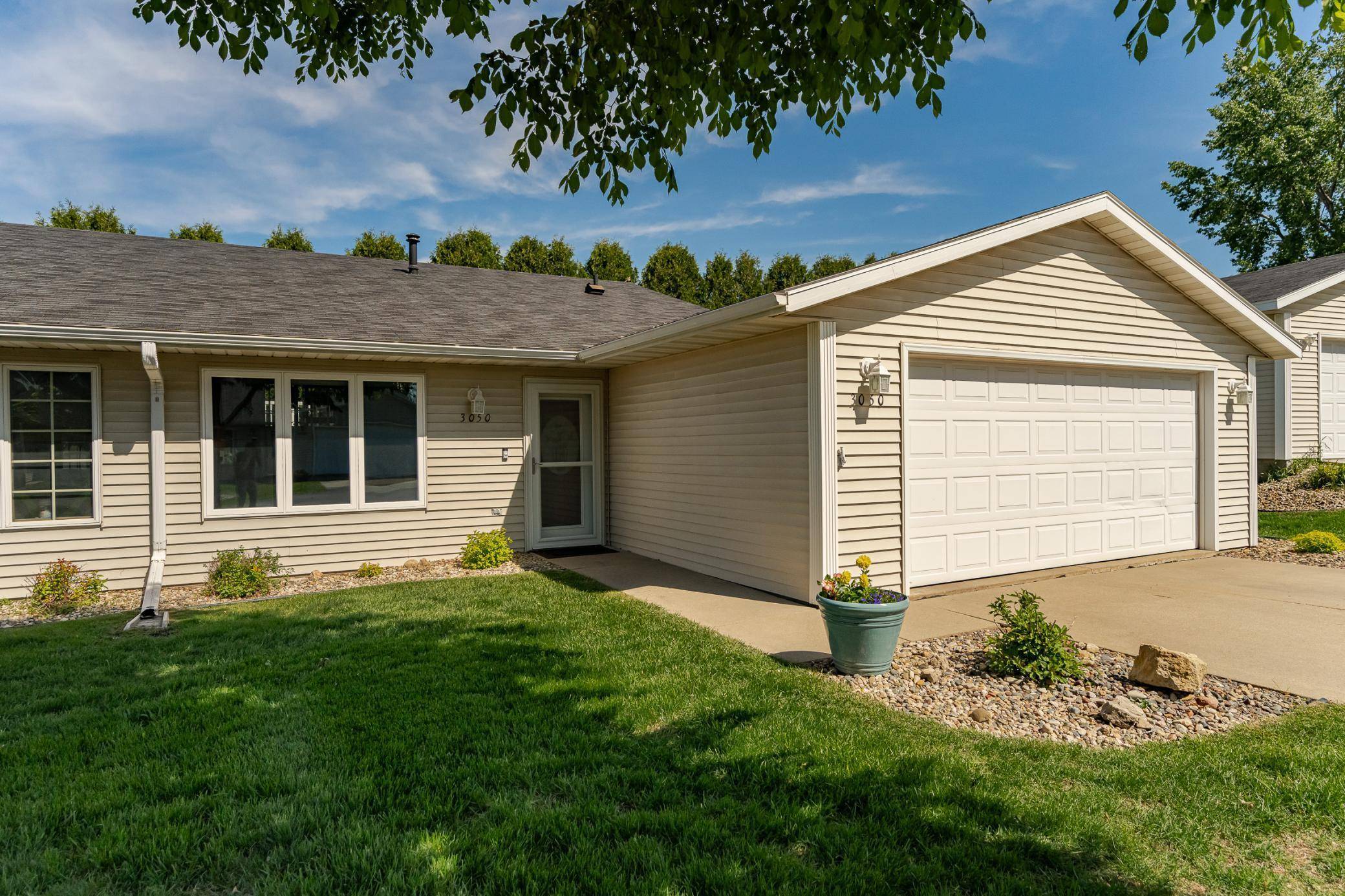 3050 25th ST NW, Rochester, MN 55901