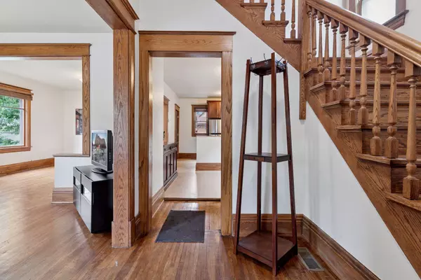 Saint Paul, MN 55104,884 Thomas AVE