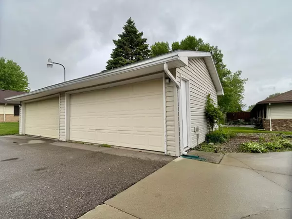 Albert Lea, MN 56007,1815 Lakewood AVE