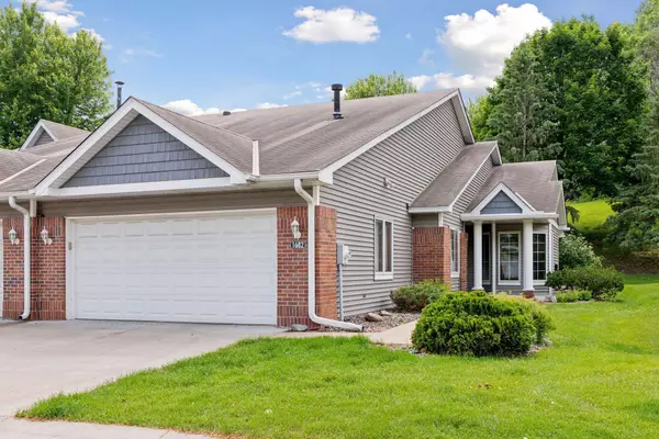 1682 Brueberry LN, Arden Hills, MN 55112